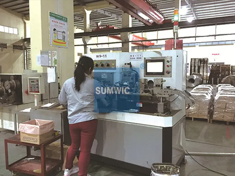 One female woker also can operate toroid core winding machine in Boluo city